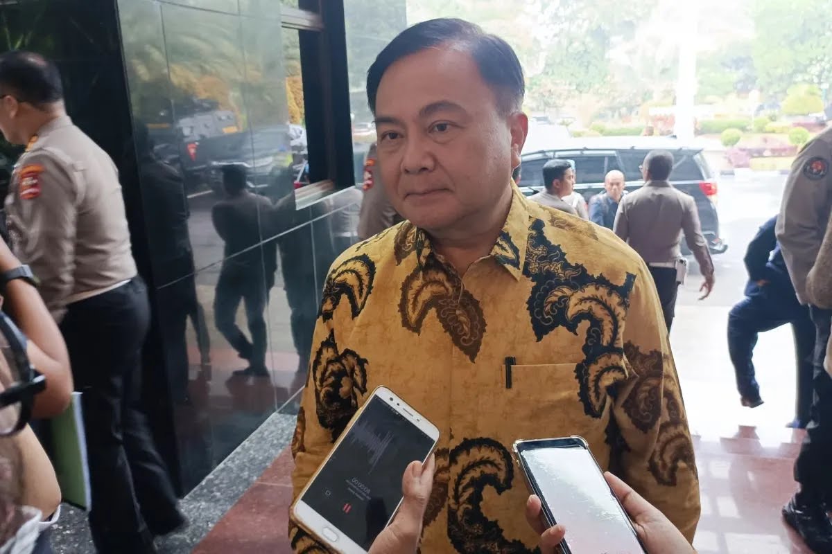 Ketua Harian Kompolnas Benny J Mamoto.