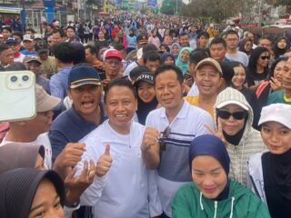 Ket Gambar: Walikota Depok bersama Ketua dan Sekretaris DPD Partai Nasdem Kota Depok dan Masyarakat Depok di CFD Margonda