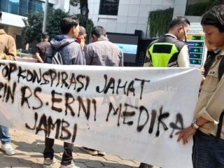 SORAK Indonesia Kepung Kemenkes, Keluarnya Sertifikat RS Erni Medika Picu Mosi Tak Percaya