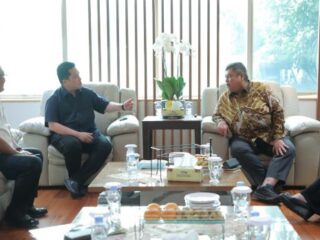 Menpora Erick melakukan pertemuan bersama Kepala Badan Pengawasan Keuangan dan Pembangunan (BPKP), Muhammad Yusuf Ateh di Lantai 3, Kantor BPKP, Jakarta, Kamis (2/10) pagi.(foto:Ryan/kemenpora.go.id)