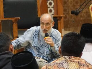 Prof. Dr. Abd al-Fattah El-Awaisi, pakar studi Baitul Maqdis, dalam forum ilmiah yang membahas tanggung jawab kolektif umat Islam terhadap pembebasan Palestina. (Foto: MujahidDakwah.com)
