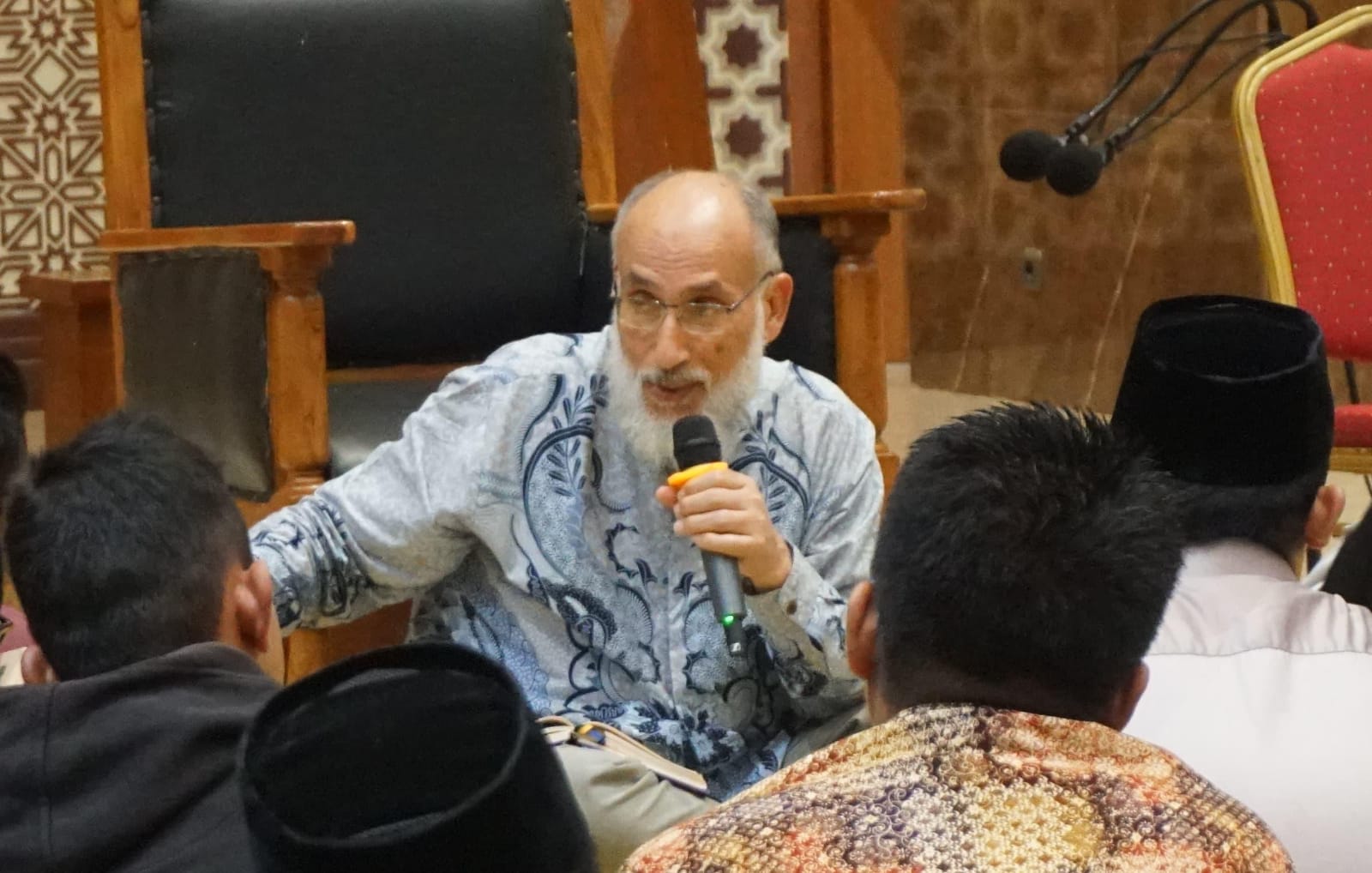 Prof. Dr. Abd al-Fattah El-Awaisi, pakar studi Baitul Maqdis, dalam forum ilmiah yang membahas tanggung jawab kolektif umat Islam terhadap pembebasan Palestina. (Foto: MujahidDakwah.com)