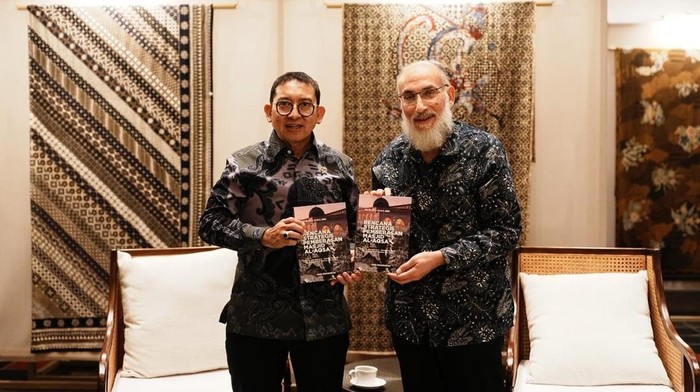 Menteri Kebudayaan Republik Indonesia Fadli Zon bersama akademisi asal Palestina Prof. Dr. Abd al-Fattah El-Awaisi usai berdiskusi mengenai rencana pendirian Museum Palestina–Indonesia di Jakarta. (Sumber: Kementerian Kebudayaan RI)
