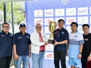 Sekretaris Kementerian Pemuda dan Olahraga (Sesmenpora) RI Gunawan Suswantoro membuka turnamen mini soccer Diamond Cup 4 Youth di Cibis Park, Jakarta Selatan, Sabtu (15/11) pagi. (foto:bagus/kemenpora.go.id)