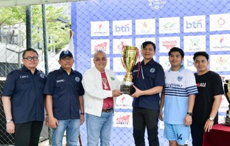 Sekretaris Kementerian Pemuda dan Olahraga (Sesmenpora) RI Gunawan Suswantoro membuka turnamen mini soccer Diamond Cup 4 Youth di Cibis Park, Jakarta Selatan, Sabtu (15/11) pagi. (foto:bagus/kemenpora.go.id)