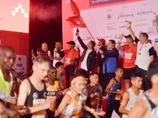 Menteri Pemuda dan Olahraga (Menpora) RI Erick Thohir menghadiri Bank Jateng Borobudur Marathon 2025 di kompleks Taman Lumbini, Candi Borobudur, Magelang, Jawa Tengah (Jateng), Minggu (16/11) pagi. Menpora sekaligus melepas para peserta lari yang terbagi dalam tiga nomor meliputi Marathon, Half Marathon, dan 10K.(foto:bagus/kemenpora.go.id)