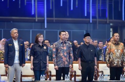Wakil Menteri Pemuda dan Olahraga Republik Indonesia (Wamenpora RI) Taufik Hidayat, hari Sabtu (22/11) pagi, menghadiri Pengukuhan dan Rapat Kerja Nasional (Rakernas) Pengurus Nasional Karang Taruna (PNKT) Masa Bakti 2025-2030 di Sutera Hall Mall of Alam Sutera, Tangerang, Banten.(foto:bagus/kemenpora.go.id)
