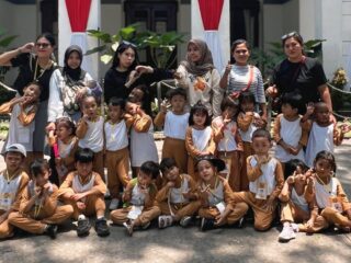 Yayasan Melati Putih Borneo Ajak Siswa Kunjungi Brimob, Damkar, dan KAI Pasar Senen