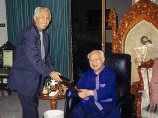 (Foto Istimewa: O.C. Kaligis bersama Presiden RI ke-2 HM Soeharto)