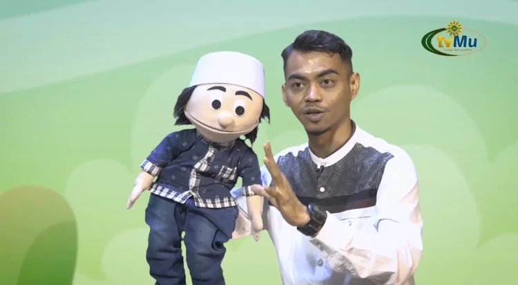Kak Syaf dan Ciko dalam program Ceria tema 'Menikmati Salat' yang disiarkan TV Muhammadiyah, Selasa (4/3). Foto: Tangkap layar YouTube tvMu Channel.