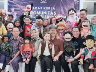 Suara yang Menyatu: Komunitas Ventriloquist Indonesia (Vent Indo) dan Para Pionirnya