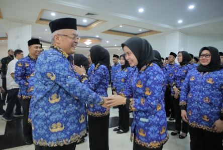 Sesmenpora Gunawan Suswantoro melantik 138 Pegawai Pemerintah dengan Perjanjian Kerja (PPPK) di lingkungan Kemenpora 2025. Sesmenpora menekankan para pegawai untuk menjaga integritas. (foto:Ryan/kemenpora.go.id)