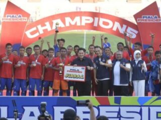 Menteri Pemuda dan Olahraga (Menpora) RI Erick Thohir menghadiri Upacara Penutupan Festival Sepak Bola U-12 dan U-15 Piala Presiden 2025 di Stadion Gelora 10 November Tambaksari, Surabaya, Jawa Timur (Jatim), Kamis (2/10) sore. (foto:bagus/kemenpora.go.id)