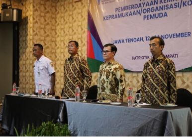 Kementerian Pemuda dan Olahraga Republik Indonesia (Kemenpora RI) menggelar pelatihan sertifikasi kepemudaan di tiga provinsi yakni Jawa Barat, Jawa Tengah dan Daerah Istimewa Yogyakarta. Pelatihan tersebut bertujuan untuk menyiapkan Generasi Emas 2045. (foto:dok/kemenpora.go.id)