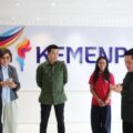 Menteri Pemuda dan Olahraga Republik Indonesia (Menpora RI) Erick Thohir mendukung atlet muda Indonesia yang terus mengukir prestasi di kancah dunia. Salah satu dukungan itu diberikan Menpora Erick kepada atlet muda snowboarding Indonesia Zazi Betari Landman.(foto:raiky/kemenpora.go.id)