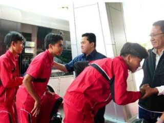 Tim nasional Indonesia U-17 asuhan Nova Arianto tiba di tanah air usai berjuang demi mengharumkan nama bangsa di ajang bergengsi Piala Dunia U-17 tahun 2025 yang berlangsung di Qatar.(foto:Gilang/kemenpora.go.id)
