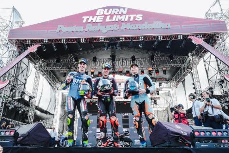 Hasil kualifikasi MotoGP Mandalika 2025 yang digelar di Pertamina Grand Prix of Indonesia 2025 Mandalika, NTB, Sabtu (4/10), mencatatkan rider Aprilia Racing Marco Bezzecchi berhasil menjadi yang tercepat, hasil ini juga menyegel posisi start untuk balapan utama MotoGP esok hari (Minggu, 5/10). (foto: Injourney)