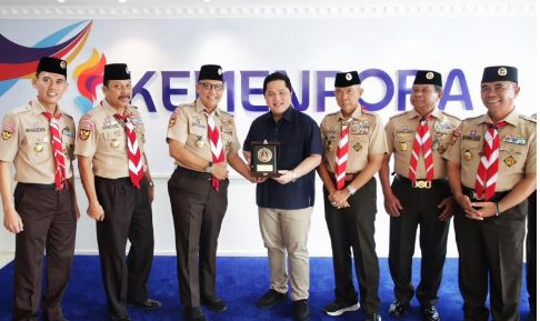 Menteri Pemuda dan Olahraga Republik Indonesia (Menpora RI) Erick Thohir, menerima audiensi Ketua Kwarnas Gerakan Pramuka Budi Waseso yang hadir bersama Sekjen Kwarnas Gerakan Pramuka Bachtiar, Waka Kwarnas Bidang Pembinaan Anggota Muda Rachman Syah di Lantai 10 Kantor Kemenpora Senayan, Jakarta, Jumat (14/11).(foto:raiky/kemenpora.go.id)