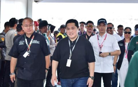 Menteri Pemuda dan Olahraga Republik Indonesia (Menpora RI) Erick Thohir didampingi Wakil Menteri Pemuda dan Olahraga Republik Indonesia (Wamenpora RI) Taufik Hidayat, menyaksikan lomba balap MotoGP di Pertamina Mandalika International Sircuit, Lombok, Nusa Tenggara Barat (NTB). Sukses MotoGP Mandalika bukti nyata kolaborasi pusat, daerah dan privat sector.(foto:Andre/kemenpora.go.id)