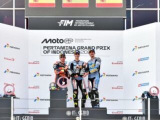 Rider BK8 Gresini Ducati Fermin Aldeguer berhasil memenangkan seri ke-18 MotoGP 2025 di Pertamina Mandalika International Circuit, Lombok, NTB, Minggu (5/10). Sementara posisi kedua berhasil direbut rider Red Bull KTM Pedro Acosta dan Alex Marquez dari BK8 Gresini Ducati di posisi ketiga. Sang juara dunia MotoGP 2025 Marc Marquez Jatuh sehingga belum pernah finis di Sirkuit Mandalika.(foto:Andre/kemenpora.go.id)
