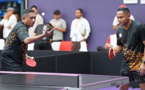 Tim tenis meja Kementerian Pemuda dan Olahraga (Kemenpora) kembali menunjukkan semangat juang yang tinggi dalam ajang Pekan Olahraga Nasional (Pornas) Korps Pegawai Republik Indonesia (Korpri) XVII Tahun 2025 di Palembang, Sumatera Selatan.(foto:Herry/kemenpora.go.id)