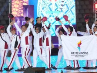 Pekan Olahraga Nasional (Pornas) XVII Korps Pegawai Republik Indonesia (Korpri) Tahun 2025 resmi dibuka oleh Wakil Menteri Pendayagunaan Aparatur Negara dan Reformasi Birokrasi (Wamen PANRB) Purwadi Arianto di Stadion Jakabaring Sport City, Palembang, Minggu (5/10) malam.(foto:Herry/kemenpora.go.id)
