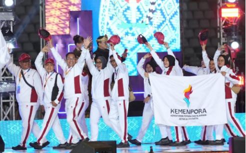 Pekan Olahraga Nasional (Pornas) XVII Korps Pegawai Republik Indonesia (Korpri) Tahun 2025 resmi dibuka oleh Wakil Menteri Pendayagunaan Aparatur Negara dan Reformasi Birokrasi (Wamen PANRB) Purwadi Arianto di Stadion Jakabaring Sport City, Palembang, Minggu (5/10) malam.(foto:Herry/kemenpora.go.id)