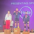 Prestasi membanggakan berhasil diukir atlet angkat besi putra kebanggaan Indonesia Rizki Juniansyah yang berhasil meraih dua medali emas kelas 79 kg pada IWF World Championship 2025 di Forde, Norwegia pada 6 Oktober 2025.(foto:istimewa)