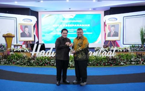 Menteri Pemuda dan Olahraga Republik Indonesia (Menpora RI) Erick Thohir dan Kepala Badan Pengawasan Keuangan dan Pembangunan (BPKP) Muhammad Yusuf Ateh menandatangani nota kesepahaman tentang sinergitas pelaksanaan tugas dan fungsi pengawasan pada Kemenpora.(foto:Herry/kemenpora.go.id