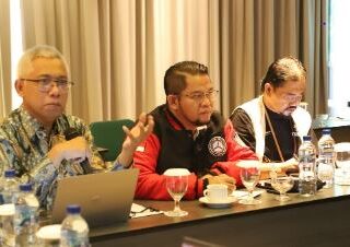 Kementerian Pemuda dan Olahraga Republik Indonesia (Kemenpora RI) menggelar Sosialisasi Aplikasi Pendataan Industri Olahraga Nasional secara hybrid pada Rabu (19/11) di Goodrich Suites Hotel, Jakarta Selatan. Kegiatan ini merupakan langkah strategis dalam memperkuat sistem pendataan sektor industri olahraga secara nasional.(foto:dok/kemenpora.go.id)
