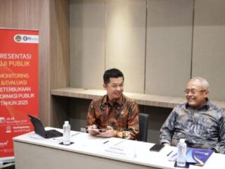 Wakil Menteri Pemuda dan Olahraga (Wamenpora) RI Taufik Hidayat mewakili Menpora Erick Thohir menghadiri Presentasi Uji Publik Monitoring dan Evaluasi (Monev) Keterbukaan Informasi Publik Tahun 2025 di Hotel Grand Mercure Kemayoran, Jakarta Pusat (Jakpus), Rabu (19/11) siang.⁩ Uji publik ini dilakukan dalam rangka penilaian Keterbukaan Informasi Publik Tahun 2025.(foto:raiky/kemenpora.go.id)