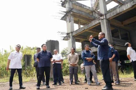 Menteri Pemuda dan Olahraga Republik Indonesia (Menpora RI) Erick Thohir terus melakukan evaluasi terhadap aset-aset yang dimiliki Kemenpora. Setelah sebelumnya meninjau Pusat Pelatihan Nasional di Cibubur, kali ini Menpora Erick meninjau P3SON (Pusat Pendidikan, Pelatihan dan Sekolah Olahraga Nasional) Hambalang, di Hambalang, Kabupaten Bogor, Jawa Barat, Rabu (15/10) pagi. (foto:Gilang/kemenpora.go.id)