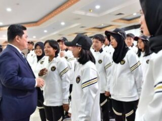Menteri Pemuda dan Olahraga Republik Indonesia (Menpora RI) Erick Thohir, secara resmi melepas Tim Nasional Indonesia ke 3rd Asian Youth Games (AYG) Bahrain 2025 dan 6th Islamic Solidarity Games (ISG) Riyadh 2025. Menpora menyampaikan salam Presiden agar para atlet menampilkan yang terbaik untuk bangsa dan negara dimata dunia.(foto:Andre/kemenpora.go.id)