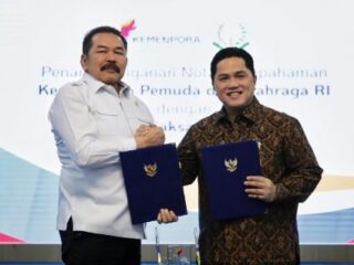 Menteri Pemuda dan Olahraga (Menpora) RI Erick Thohir melakukan penandatanganan Nota Kesepahaman dengan Jaksa Agung RI Sanitiar (ST) Burhanuddin di Auditorium Wisma Kemenpora, Jalan Gerbang Pemuda Nomor 3, Senayan, Senin (24/11) pagi. Nota kesepahaman ini terkait koordinasi pelaksanaan tugas dan fungsi di bidang hukum, kepemudaan, dan keolahragaan.(foto:raiky/kemenpora.go.id)