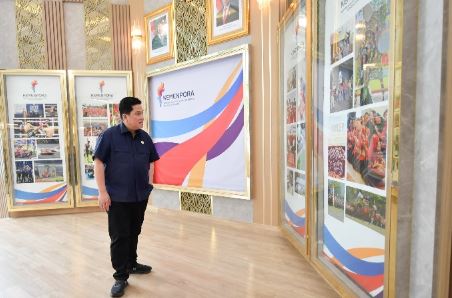 Ragam langkah strategis sektor kepemudaan dan olahraga dilakukan Menteri Pemuda dan Olahraga (Menpora) RI Erick Thohir pada satu tahun pemerintahan Presiden Prabowo Subianto. Setidaknya ada delapan langkah strategis yang akan terus dikawal Menpora Erick, sebagaimana arahan Presiden Prabowo.(foto:bagus/kemenpora.go.id)