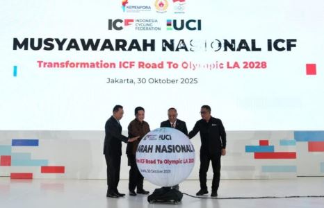 Menteri Pemuda dan Olahraga (Menpora) RI Erick Thohir menghadiri dan membuka Musyawarah Nasional (Munas) Tahun 2025 Pengurus Besar Ikatan Sport Sepeda Indonesia (PB ISSI) Masa Bakti 2025-2029 di The Tribrata Dharmawangsa Jakarta, Jalan Darmawangsa Raya, Kebayoran Baru, Jakarta Selatan (Jaksel), Kamis (30/10) pagi.(foto:Herry/kemenpora.go.id)