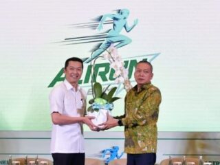 Wakil Menteri Pemuda dan Olahraga Republik Indonesia (Wamenpora RI) Taufik Hidayat, menghadiri Workshop AliRun Cinta Bumi 2025 bertajuk ‘Synergizing Energy, Finance & Agribusiness For Green Future’. Acara ini diselenggarakan di Doubletree Hotel Bintaro Jaya, Jl. Boulevard Bintaro Jaya No.2 Tangerang Selatan, Banten, Jumat (31/10).(foto:bagus/kemenpora.go.id)