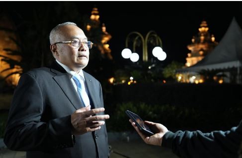 Sekretaris Kementerian Pemuda dan Olahraga (Sesmenpora), Gunawan Suswantoro, mengikuti upacara ziarah nasional dan renungan suci dalam rangka peringatan Hari Pahlawan 2025. Kegiatan ini dipimpin Presiden Prabowo Subianto. (foto:Herry/kemenpora.go id)