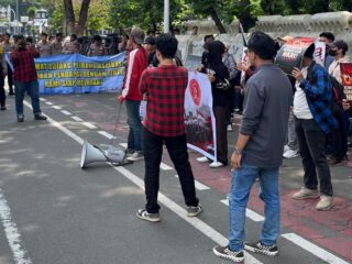 Gelar Aksi di Istana, AMPEJAPI Kawal Isu 'Blanket Overflight' Agar Tak Gadai Kedaulatan Udara
