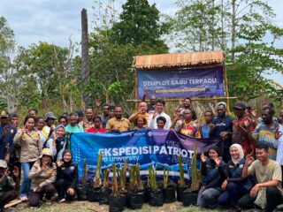 Sagu Tumbuh, Rakyat Tangguh: Tim Ekspedisi Patriot IPB Kenalkan Pembibitan Sagu Metode Kolam di Merauke