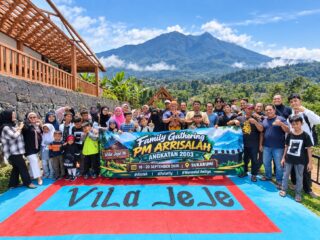 Alumni PM Arrisalah Angkatan 2003 Gelar Rihlah di Sukabumi, Wacanakan Bentuk Yayasan