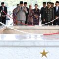 Wakil Menteri Pemuda dan Olahraga (Wamenpora) RI Taufik Hidayat menghadiri Upacara Peringatan Hari Kesaktian Pancasila Tahun 2025 di Monumen Pancasila Sakti, Jalan Raya Pondok Gede, Lubang Buaya, Jakarta Timur, Rabu (1/10) pagi.(foto:cahyo/BPMI)