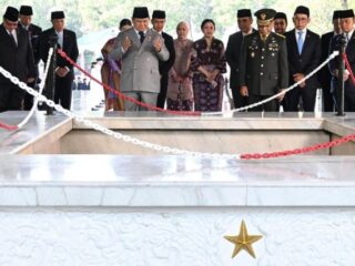 Wakil Menteri Pemuda dan Olahraga (Wamenpora) RI Taufik Hidayat menghadiri Upacara Peringatan Hari Kesaktian Pancasila Tahun 2025 di Monumen Pancasila Sakti, Jalan Raya Pondok Gede, Lubang Buaya, Jakarta Timur, Rabu (1/10) pagi.(foto:cahyo/BPMI)