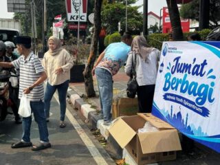 IYE Ajak Anak Muda Peduli Sosial Lewat Aksi Jumat Berbagi di Jaktim