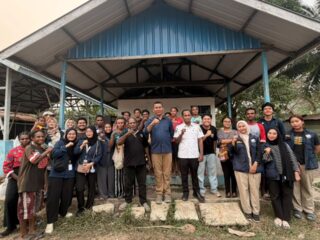 Tim 12 Ekspedisi Patriot IPB Perkuat Kelembagaan Kelompok Tani Sagu Dwitrap di Merauke